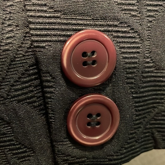 EUC Talbots black blazer with 4 buttons and a floral/paisley pattern thoughtout - Picture 7 of 8